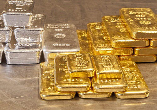 На европейской сессии в пятницу цена на золото упала