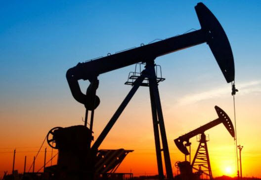 На торгах понедельника нефть Brent и WTI снизилась более чем на 1%