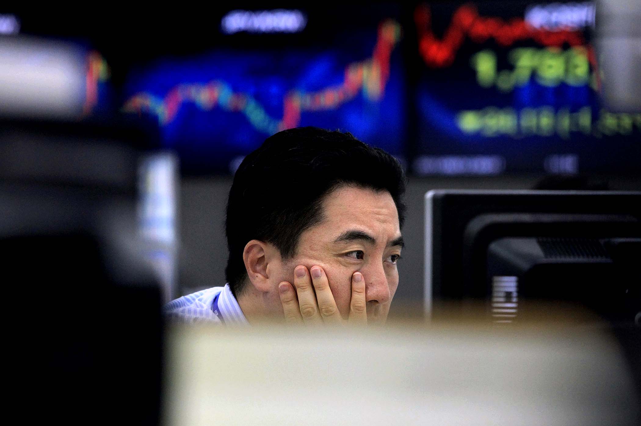 Японский индекс Nikkei 225 закрылся после утренних торгов вторника в минус 1,04%