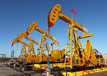 Цены на нефть продолжают снижаться из-за возросших запасов в США